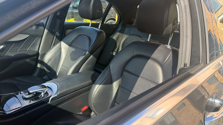 Mercedes-Benz C-Class C250d AMG Line Premium 4dr 9G-Tronic Diesel Saloon